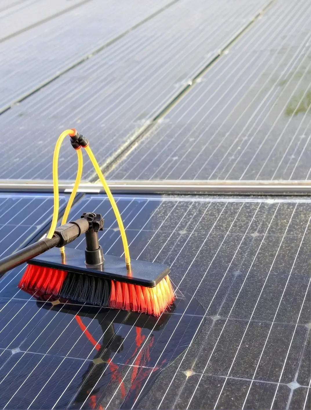 Nettoyage panneaux solaires autour de Lyon, Mâcon, Saint-Etienne, Grenoble et Valence